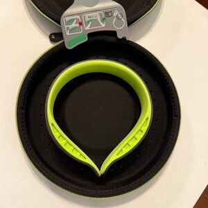 Q30 Qcollar size 14 with traveling case and 10 sleeves.